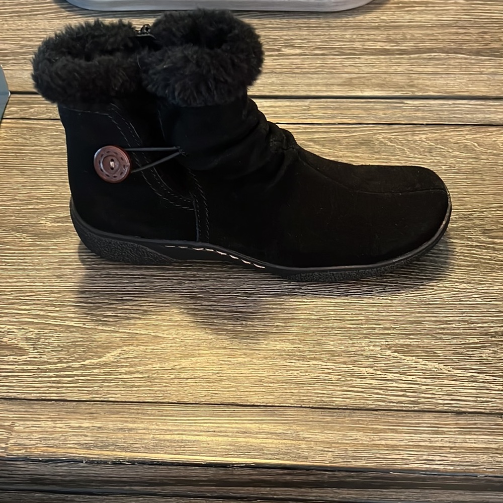 ⭐️NWT⭐️Black Suede Leather Water Resistant Boot